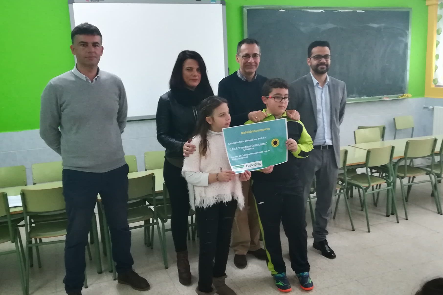 28939312_2175775249116641_448190603_o