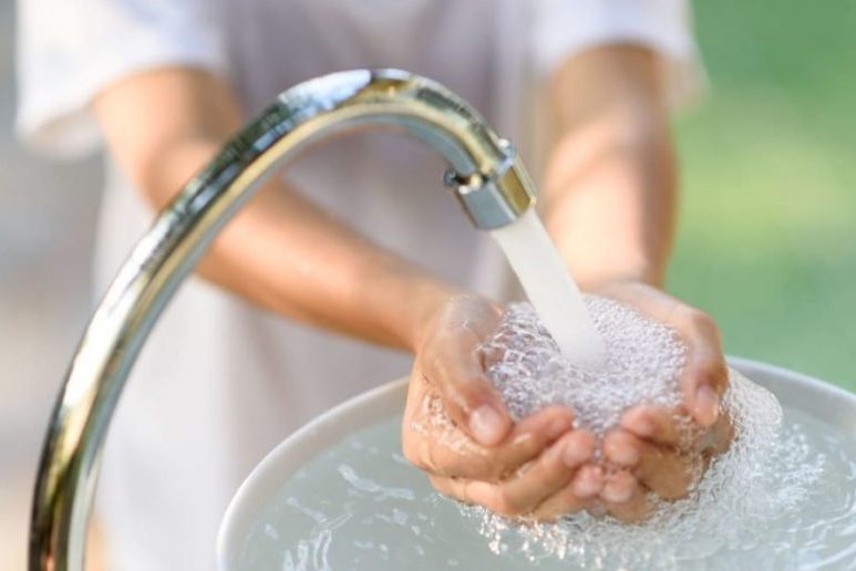 agua-del-grifo-1140×600-980×516