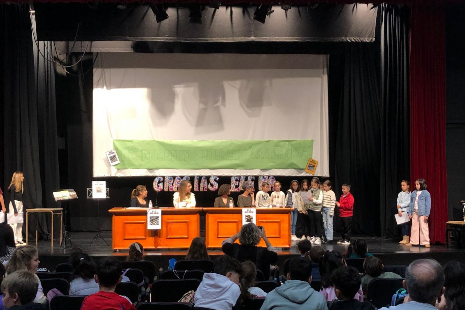 20241018_nota_prensa_El alumnado de CRA La Raya mantiene un enriquecedor encuentro literario con la escritora oliventina Elena Álvarez