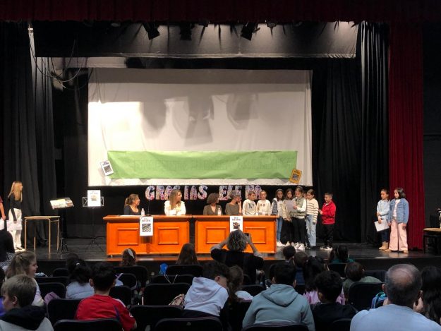 20241018_nota_prensa_El alumnado de CRA La Raya mantiene un enriquecedor encuentro literario con la escritora oliventina Elena Álvarez