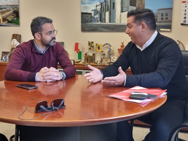 Mayores de 45 años y jóvenes menores de 25 podrán formarse en empleos demandados por las empresas oliventinas y de la comarca