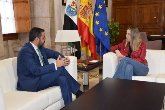 reunión presidenta junta extremadura